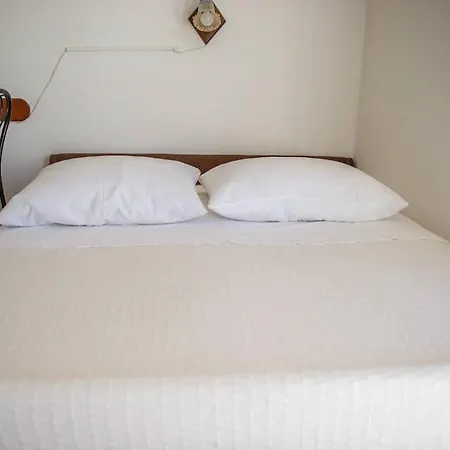 Apartamento Studio In Rogoznica With Balcony, Air Conditioning, Wi-fi, Washing Machine *
